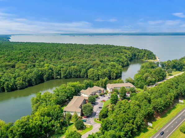 125 Ballard Ln, Santee, SC 29142
