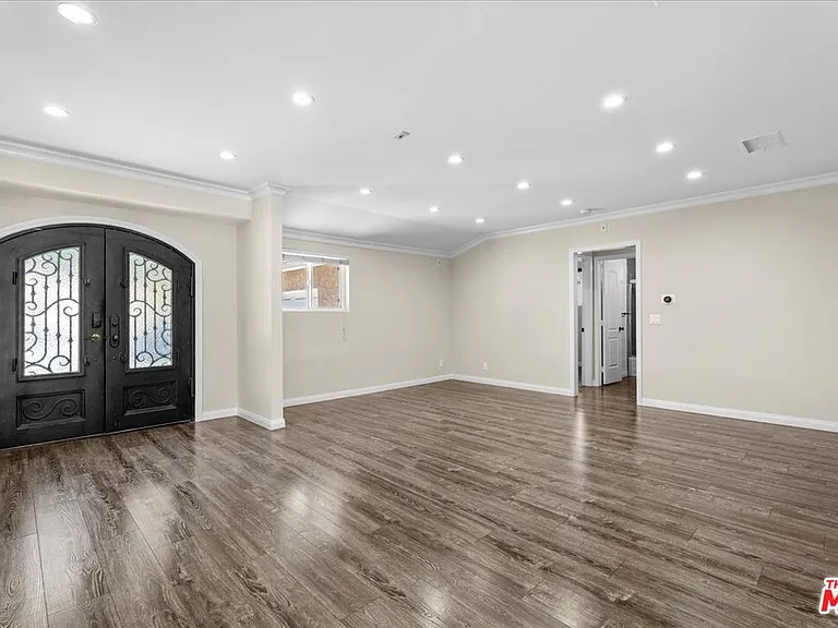 18725 Martha St — Photo 11