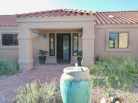Front Courtyard w/ Fountain