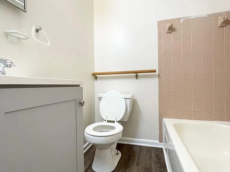 5517 Douglas Rd — Photo 9