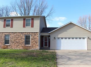 221 Southmoor Dr, Spencer, IA 51301