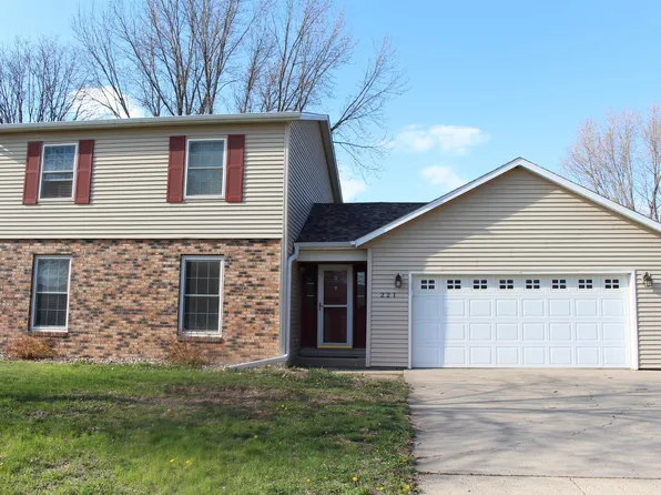 221 Southmoor Dr, Spencer, IA 51301