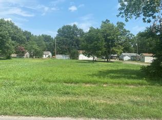 907 N Locust St, Dexter, MO 63841