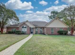 2 Windmere Dr, Texarkana, TX 75503