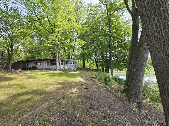 3rd image of 6253 Woods Trail Dr