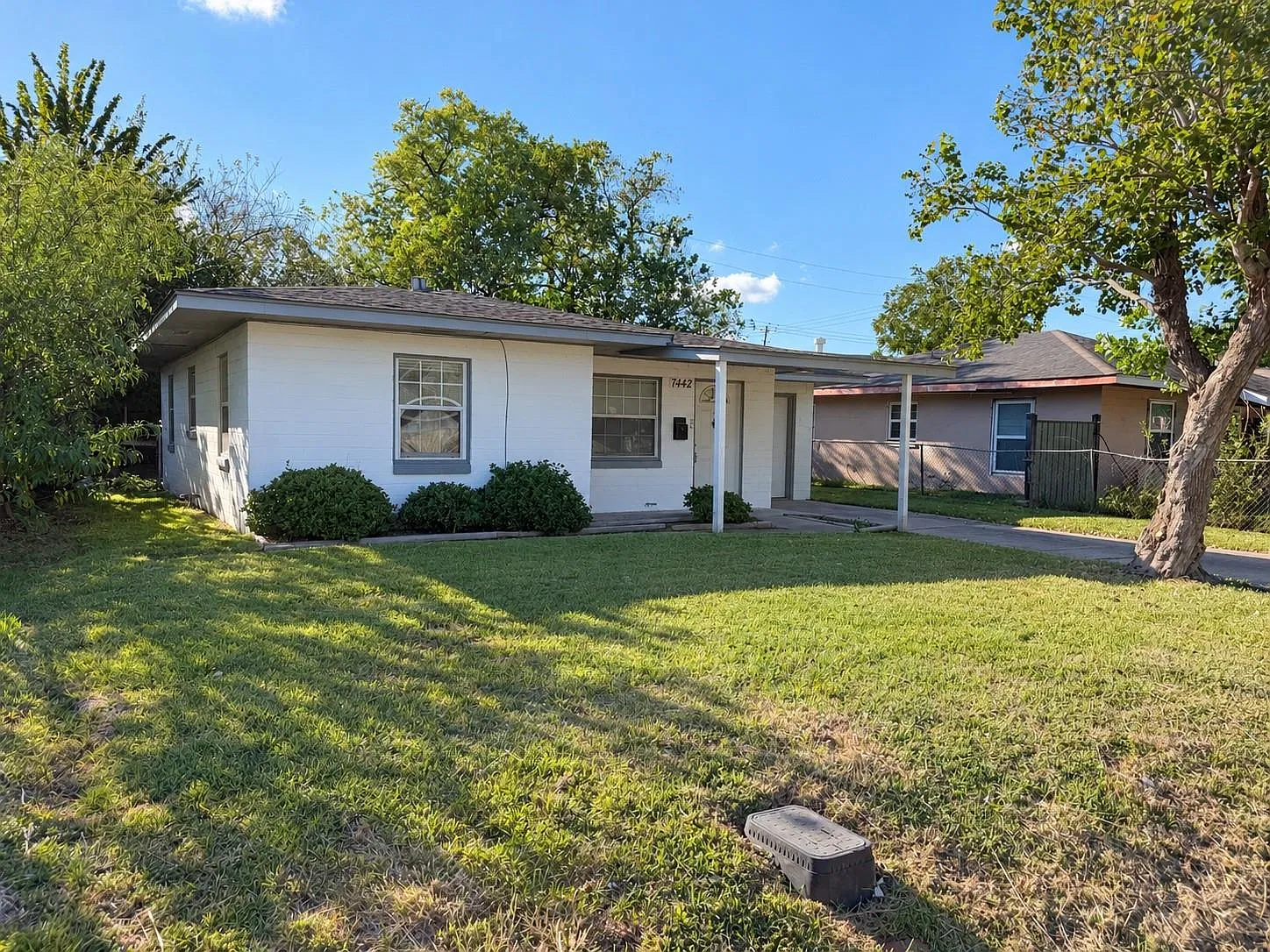 2 bed, 1.0 bath, 896 sqft, $1,300 — Photo 2