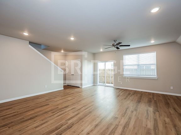 4th image of 1011 E Golden Ln