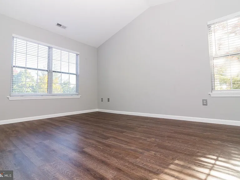 721 Walden Cir — Photo 10