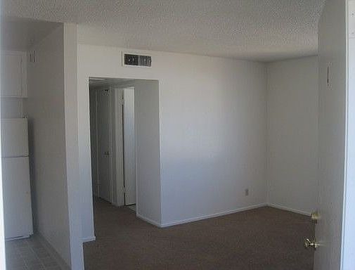 4th image of 520 North Cir APT 4