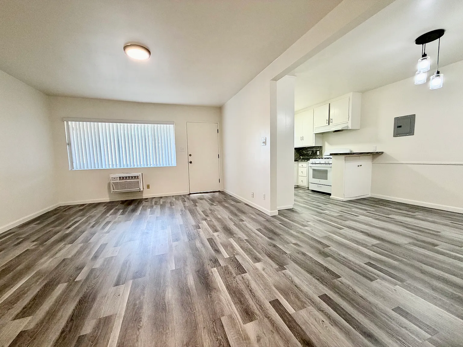 1 bed, 750 sqft, $2,000 — Photo 2
