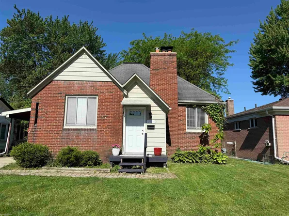 29801 Maplegrove St, Saint Clair Shores, MI 48082