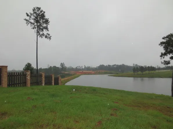 3 Highland Village Dr, Ellisville, MS 39437