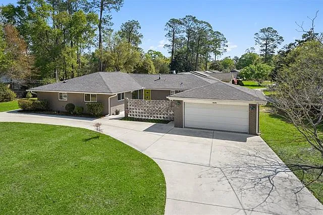 3 bed, 2.0 bath, 2432 sqft, $2,500 — Photo 3