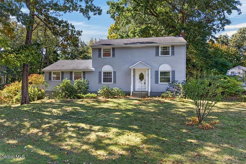 2nd image of 48 Bayberry Drive