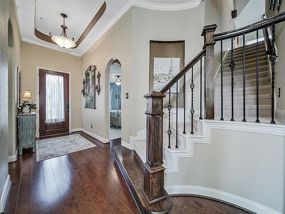 3rd image of 102 Little Ivy Ln