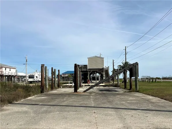 106 Rush Ln, Grand Isle, LA 70358