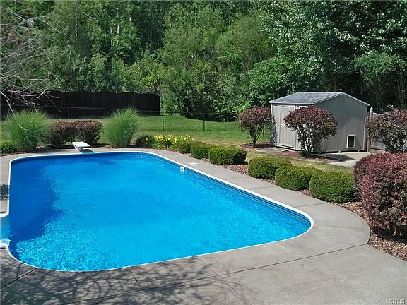 3rd image of 8 Merlewood Pkwy
