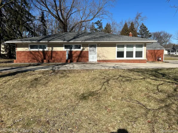 21600 S Tuller Ct, Southfield, MI 48076