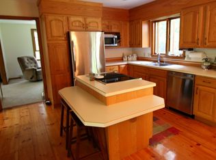 2 Stonegate Ln, Middleboro, MA 02346