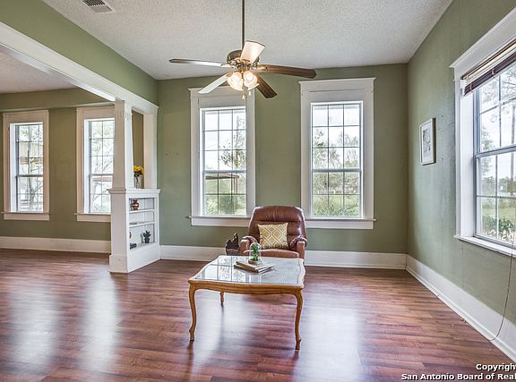 4th image of 525 Parkfield Dr