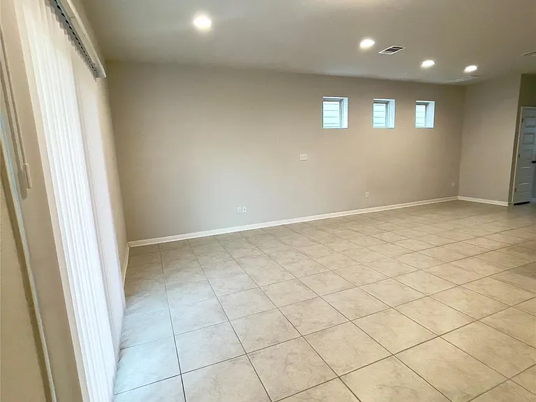 1725 Fountain Bridge Dr — Photo 16