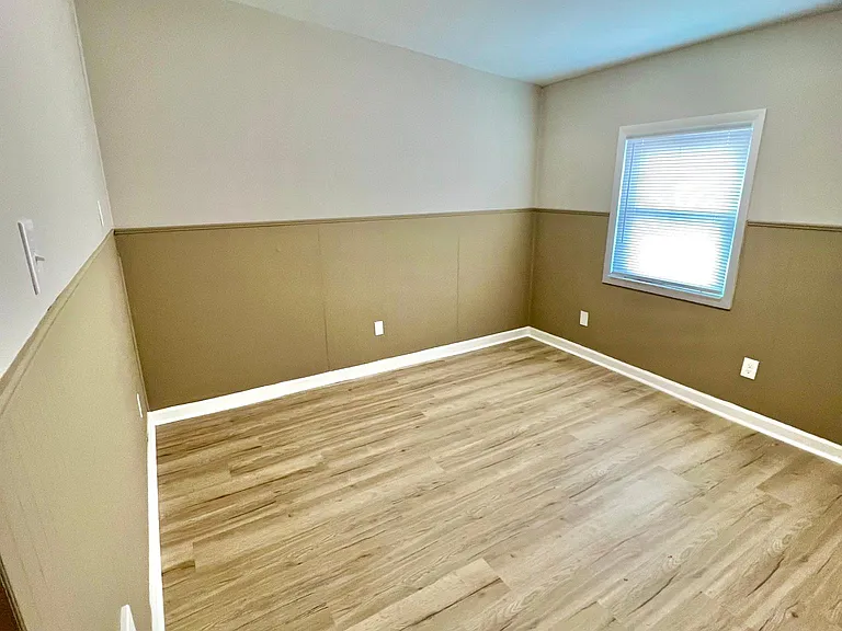 728 Saville Ave — Photo 4