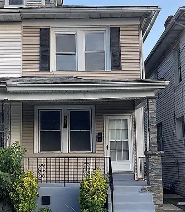 622 E Locust St