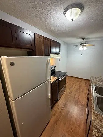 396 Dewey St — Photo 2