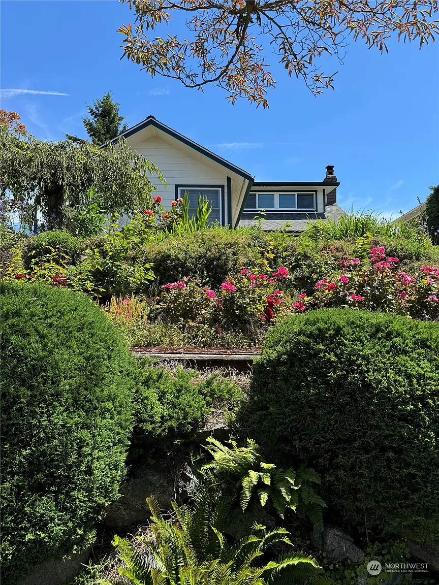 2518 28th Avenue W photo 1