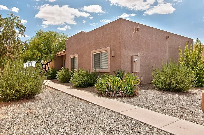 3 bed, 2.0 bath, 1157 sqft, $1,245 — Photo 2