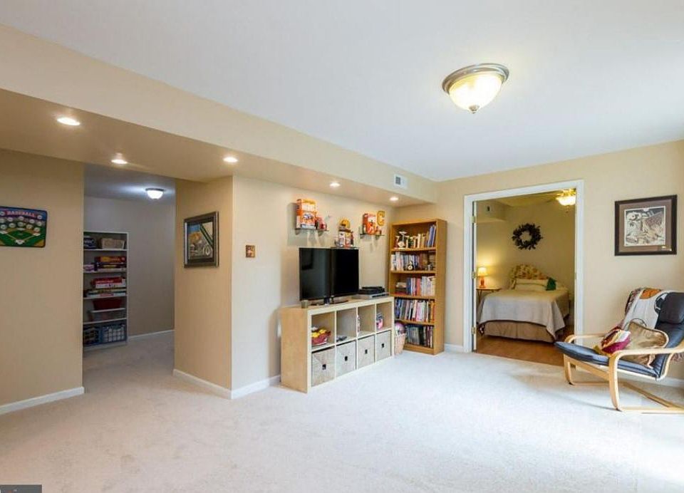 2nd image of 13867 Redford Ln #1