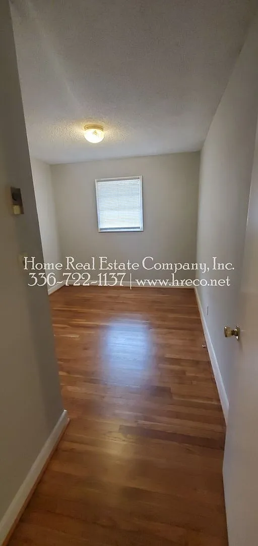 Sunset Acres Apartments | 135 E. Wall Street Apt #5 — Photo 4