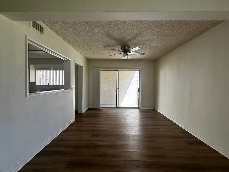 100 - Kimberly Apartments — Photo 4