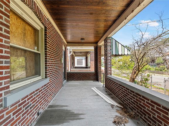 3rd image of 533 Woodward Ave
