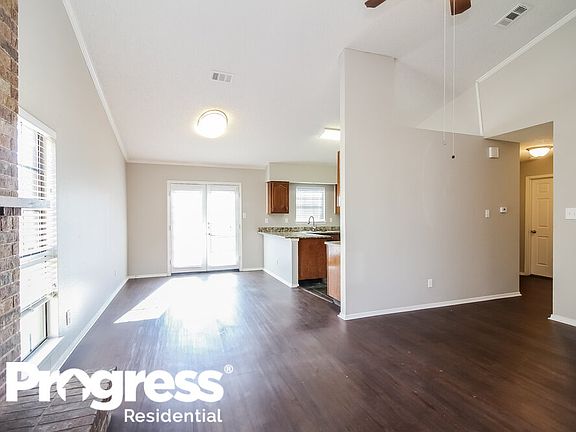 3rd image of 821 Bailey Dr