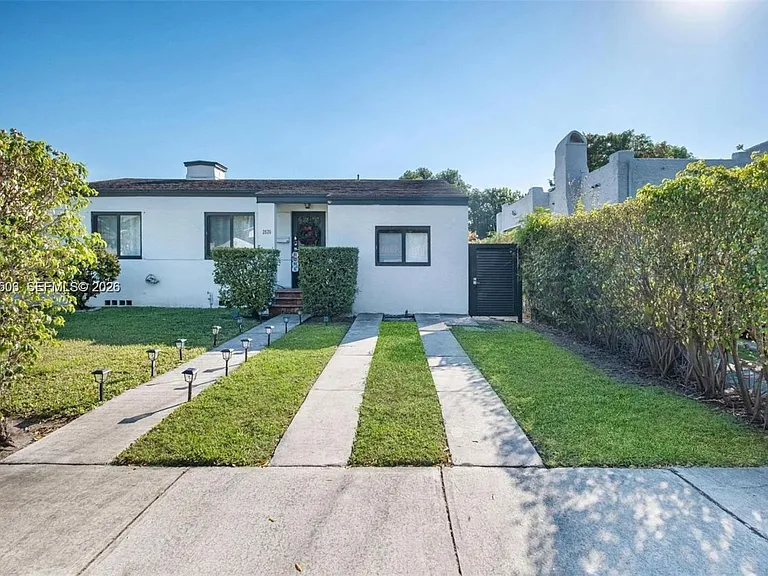 2520 SW 20th St #1 — Photo 4