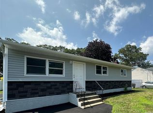 52 Lukens Ave, Brentwood, NY 11717