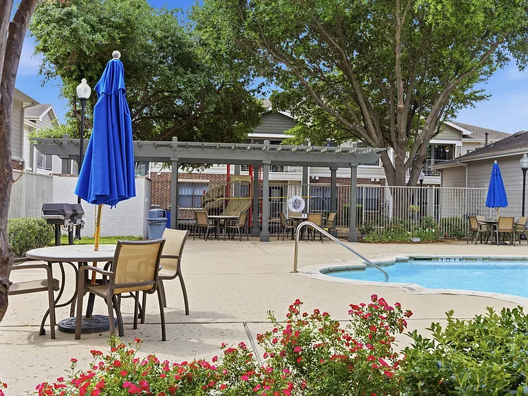 Villas on Sixth Apartment Homes — Photo 7