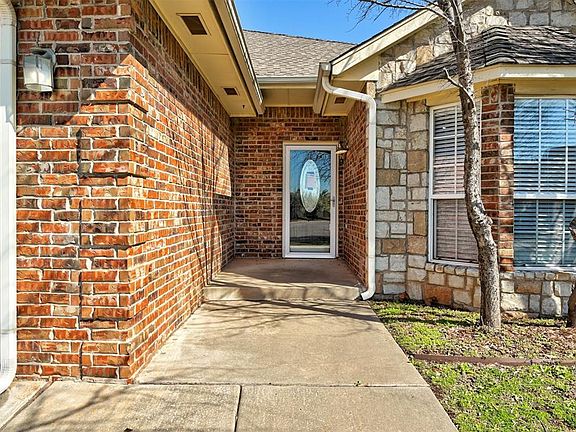 5th image of 15628 Darlington Ln