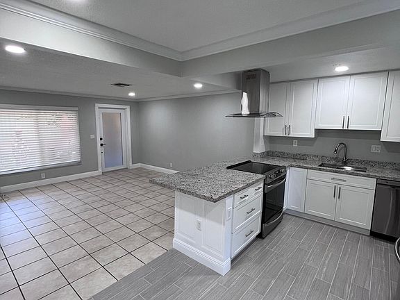 3rd image of 4711 SW 43rd Ave