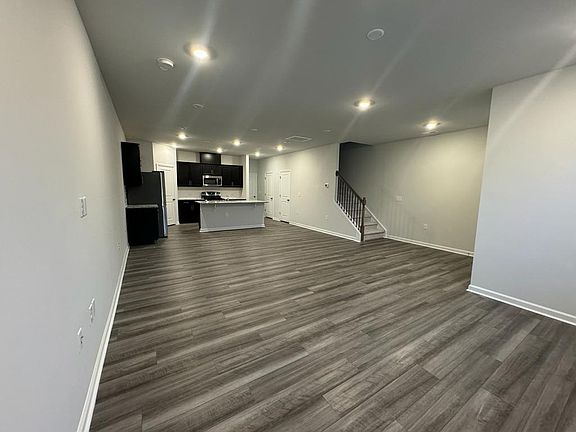 4th image of 2210 Kasota Ln