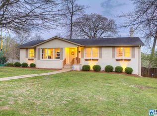 2601 Yorkmont Dr, Vestavia Hills, AL 35226