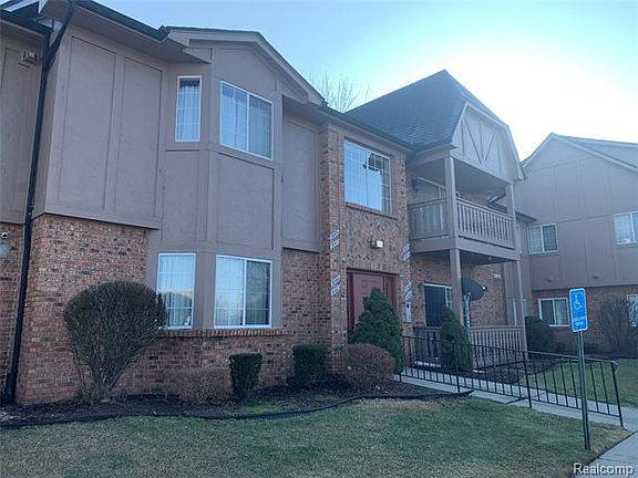 2nd image of 30568 Oakridge Manor Dr #21