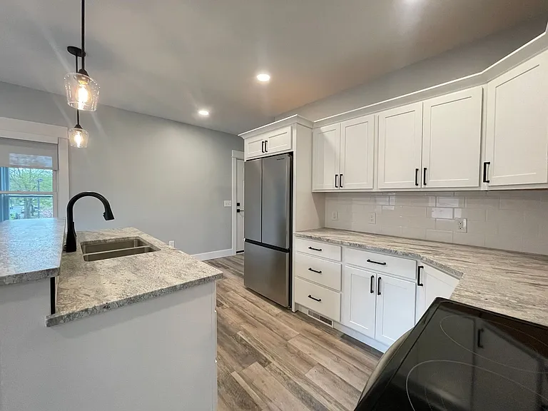 203 Warren Ave SE — Photo 4