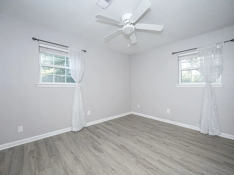 201 Audrey Cir — Photo 29
