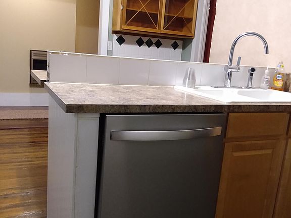 Kitchen includes stainless appliances