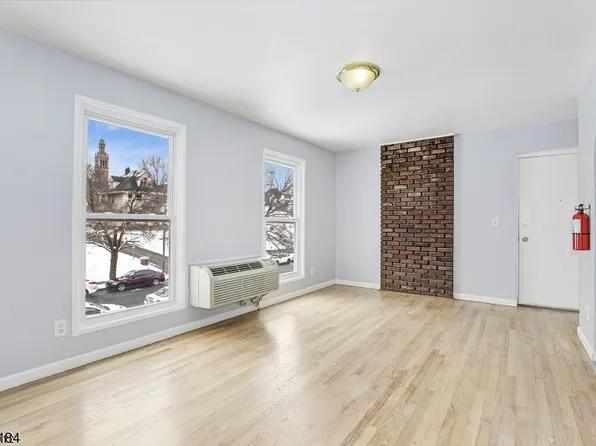 15 Forest St #C0006-6, Montclair, NJ 07042