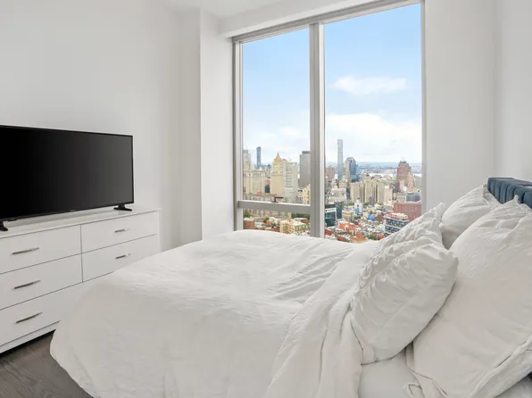 1 Manhattan Square image 14 of 40