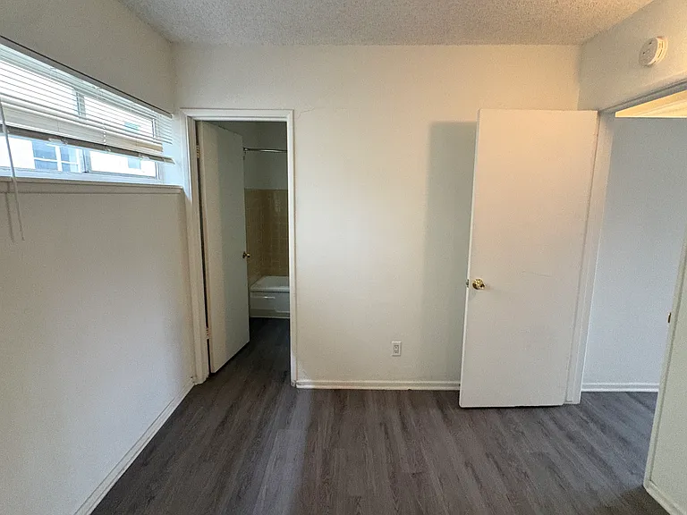 405 Corona Del Mar #4 — Photo 14