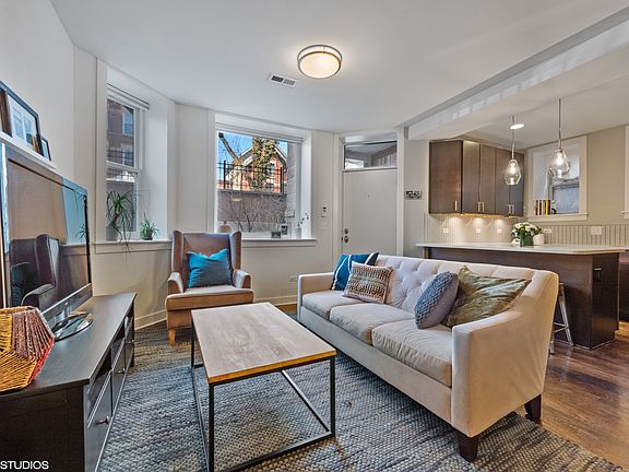 2nd image of 1927 N Honore St APT 1A
